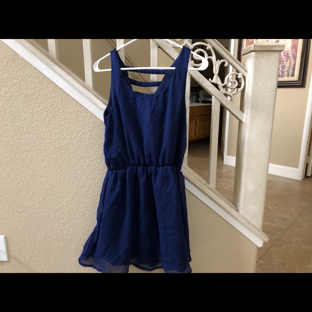 Blue dress, crossed back